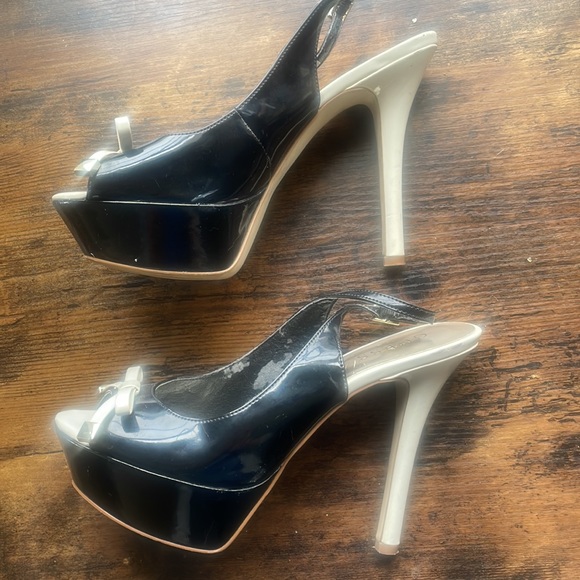 GUESS Sling Open Toe Black and Cream Color Dress Shoes - Picture 6 of 6